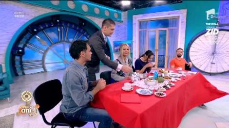 Lecția de bune maniere. Cum se servește ceaiul