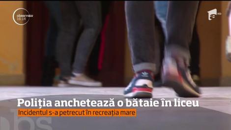 Poliţia a deschis o anchetă după o încăierare în sala de clasă a unui liceu din Curtea de Argeş