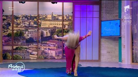 Mișcări exotice și senzuale, în platoul de la "Prietenii de la 11". Jasmine, dansatoarea din buric, a făcut senzație!