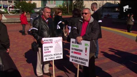 Medicii de familie au protestat în faţa mai multor prefecturi din ţară