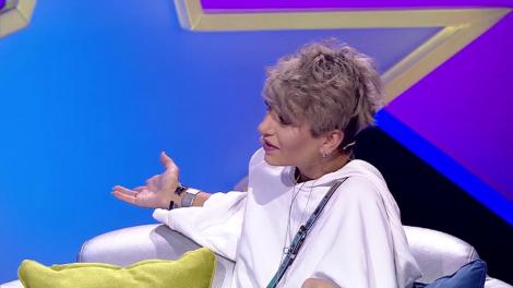 „Mami merge la baie cu telefonul” Giulia nu s-a mai putut ascunde când fiica sa a spus în gura mare adevărul! Ce face artista în toaletă?