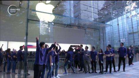 Cozi enorme pentru achiziţionarea ultimului model de iPhone