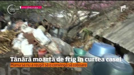 O tânără a murit de frig în curtea casei în care locuia. Mama nu a reușit să o convingă să renunțe la gestul care i-a adus sfârșitul: "Salvatorii au găsit-o într-o stare îngrozitoare"