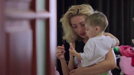Cu bebelușul la purtător, pe scena X Factor. Paula Nicorescu, o mămică super-talentată!