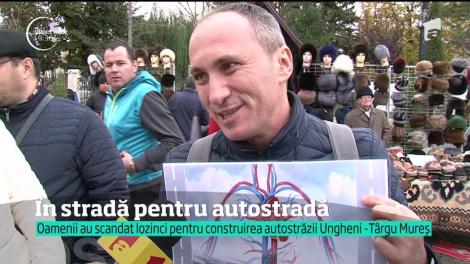 În stradă pentru autostradă! 2000 de oameni s-au reunit în fața primăriei din Iași