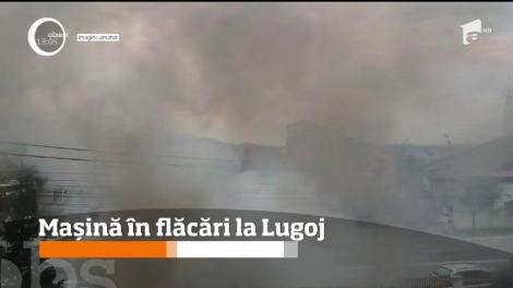 Mașină în flăcări la Lugoj! Șoferul s-a salvat în ultima clipă