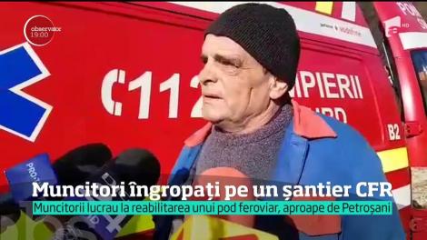 Trei muncitori îngropați pe un șantier CFR! Bărbații lucrau la reabilitarea unui pod feroviar, aproape de Petroșani