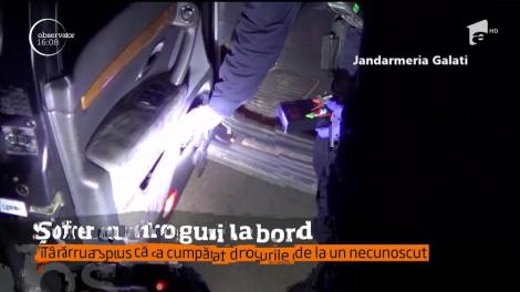 Șofer cu droguri la bord. Jandarmii au fost izbiţi în plin de nor de fum de marijuana!