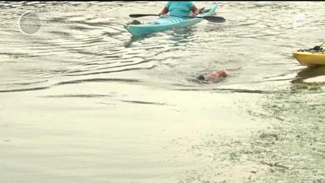 Avram Iancu poate fi Înotătorul Anului. A parcurs 2.860 de kilometri, fără costum de protecţie, a înfruntat hipotermia și a fost singur în apă chiar şi câte 10 ore pe zi