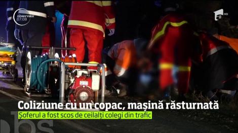 Doi tineri sunt în stare gravă pe patul de spital după ce maşina în care se aflau s-a răsturnat pe şoseaua ce leagă Botoşaniul de Dorohoi