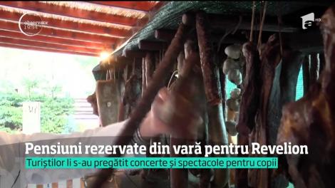 Pensiuni rezervate din vară pentru Revelion