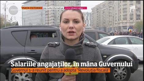 Guvernul nu cedează. Codul fiscal care prevede trecerea contribuţiilor de la angajator la angajat ar putea fi adoptat prin ordonanţă de urgenţă