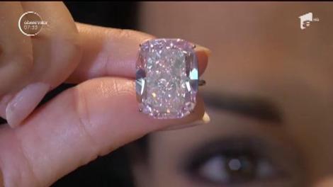 Cel mai mare diamant roz din lume va fi scos la licitaţie în Geneva