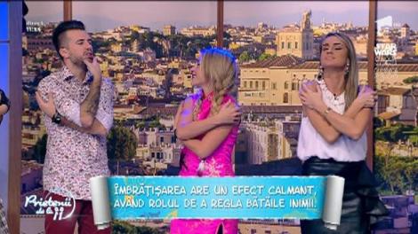 Beneficiile îmbrăţişării: reduce tensiunea arterială şi previne atacurile de inimă