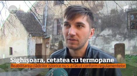 Termopanele riscă să anuleze protecţia UNESCO de care beneficiază Sighişoara!