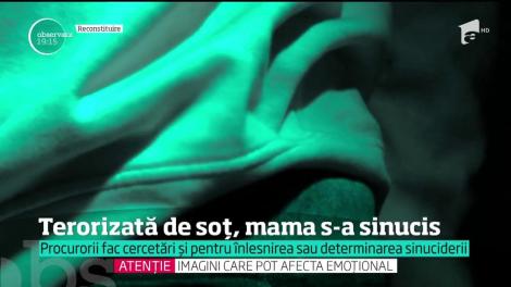 VIDEO revoltător! Doi copii din Teleorman, rămași orfani după ce mama s-a sinucis, filmaţi de tată în timp ce sunt puşi să fumeze
