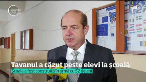 Trei elevi de la o școală din Alexandria au ajuns la spital după ce au fost răniți de bucăți din tencuială