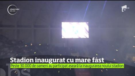 Spectacol de neuitat pentru craioveni. S-a inaugurat stadionul "Ion Oblemenco" în prezenţa a peste 30.000 de oameni