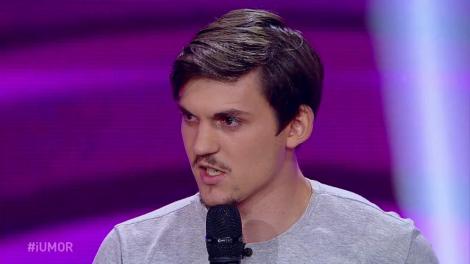 Sărbătorile de iarnă la români: ”De Crăciun se face curat în mod exagerat. Mă întreb... Moșul vine să ne aducă daruri sau ne miroase mucegaiul?”