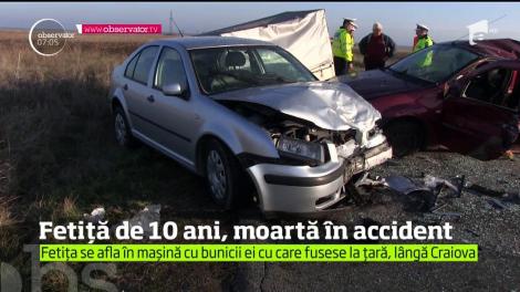 Un bunic prea grăbit, la volan, şi-a dus nepoata de zece ani la moarte sigură. Maşina s-a izbit pe contrasens