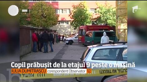 Copil prăbușit de la etajul nouă peste o maşină. Ca prin minune, copilul a supravieţuit