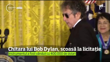 O chitară care i-a aparţinut lui Bob Dylan a fost vândută, la o licitaţie, cu 400 de mii de dolari