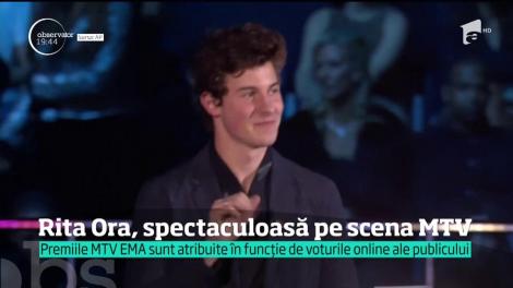 Rita Ora a fost o apariţie inedită, dar foarte sexy la gala premiilor MTV Europe Music Awards