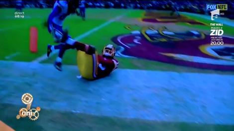 Smiley News: Fază tare din fotbalul american. Doar la reluare s-a văzut ce s-a întâmplat