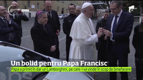 Un "papamobil" mult mai rapid decât cele obişnuite i-a fost dăruit suveranului pontif de celebra firmă Lamborghini