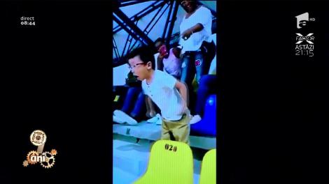 Smiley News! Un băiețel, cel mai mare microbist, se bucură într-un mod inedit de reușitele echipei sale favorite