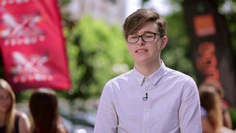 C&acirc;te emoţii şi ce voce! Dragoş Alecsa a venit de pe MARTE direct pe scena X Factor