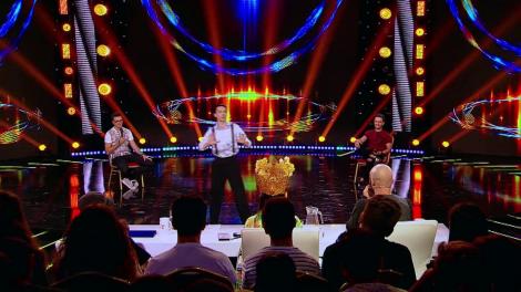 Vă era dor de ”Omul-înger”? Teodor Ghiță a revenit pe scena de la iUmor! Vlad Grigorescu și Șerban Copoț, actori de ocazie în numărul lui Teo!