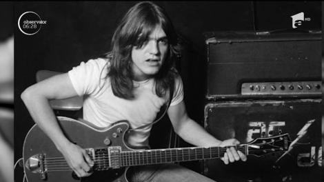 Malcolm Young, fondatorul trupei AC/DC, a murit la vârsta de 64 de ani.