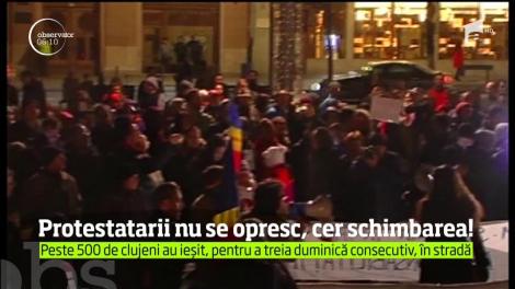 Aceleaşi nemulţumiri spuse, însă, cu tot mai multă hotărâre, i-au scos din nou pe româini în stradă pentru a treia duminică la rând!