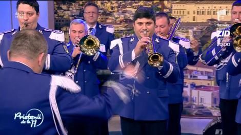 LIVE la "Prietenii de la 11"! Uită de orice variantă ai auzit până acum şi ascultă "DESPACITO" cântată de...  Fanfara Jandarmeriei Române. Aşa ceva nu ai voie să ratezi!