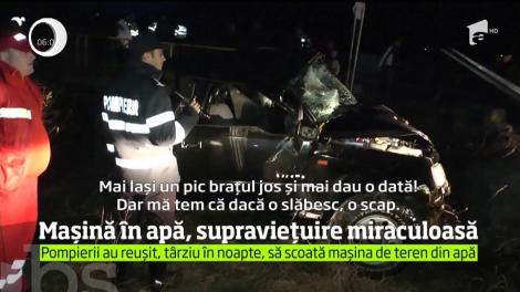 A plonjat cu maşina în apă şi a supravieţuit!