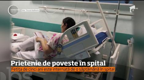 Prietenie de poveste în spital. Infirmiera i-a citit prima poveste din viața fetiței