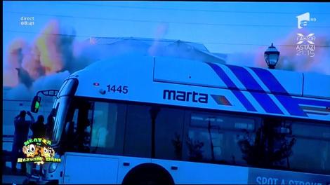 Smiley News! Un cameraman neinspirat încearcă să filmeze distrugerea unui stadion