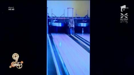 Smiley News! Cel mai tare meci de bowling din istorie