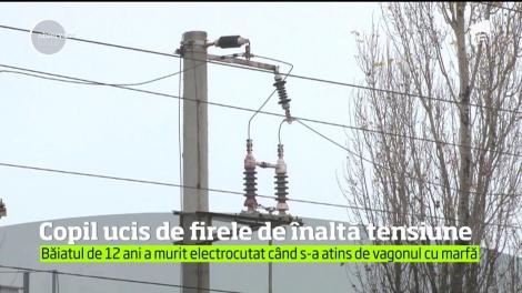Sfârşit teribil pentru un copil de 12 ani din Prahova! Băiatul a murit electrocutat după ce s-a urcat pe un vagon de marfă