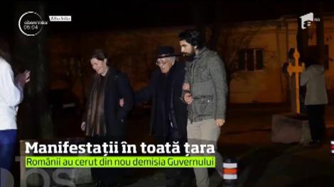 Zeci de mii de români au ieşit din nou în stradă şi în marile oraşe din ţară!