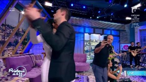 24 de ani de Antena 1!  Te cunosc de undeva?! Moment sublim. Florin Ristei sau Lara Fabian? “Je t’aime” s-a auzit cum nu se putea mai frumos la “Prietenii de la 11”