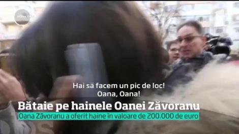 Sute de oameni s-au bătut cu jandarmii, pentru hainele şi genţile Oanei Zăvoranu. N-a lipsit nici Floricica Dansatoarea: "Trăiască Oanaaa! Am venit să-mi iau o geantă că e ruptă. Paceee!"