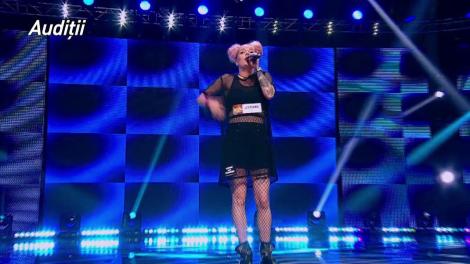 Miruna Ionescu nu se dezminte! Cântăreața de rap din Piteşti a venit cu pipa pe scena de la X Factor