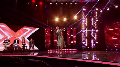 Cântă pentru iubitul ei și speră să o audă. Katerina Biehu și-a pus tot sufletul pe scenă: "Piesa asta mi se potrivește foarte bine". Dar locul pe unul din cele patru scaune ocupate?