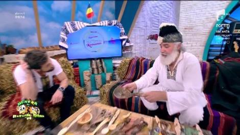 Un român de poveste! Florin Cramariuc, meșter popular, spune istoria din spatele lingurilor sale! „Ele sunt gratis, dar povestea costă”