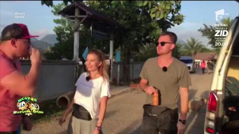 Imnul României se cântă în ploaie, în Asia. Vedetele Asia Express au urat tuturor românilor „La mulți ani”