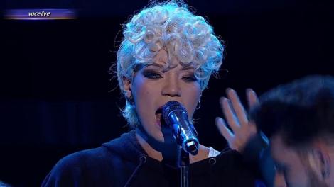 Julie Mayaya se transformă în Pink - "What about us"