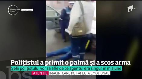 Un poliţist din Tulcea este lovit şi umilit în stradă. Agentul era singur în misiune, când a încercat să reţină un şofer recalcitrant