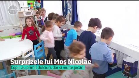 Moş Nicolae nu i-a dezamăgit nici în acest an pe cei mici. A reuşit să se strecoare în case, fără să se facă văzut